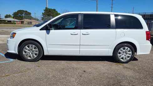 Used 2017 Dodge Grand Caravan SE w/ UConnect Hands-Free Group image 6