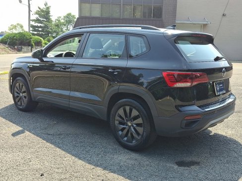 Certified 2022 Volkswagen Taos S image 7