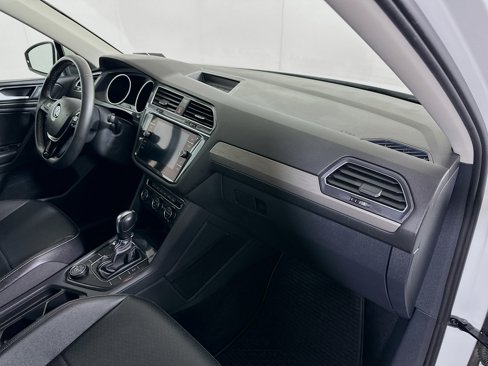 Used 2021 Volkswagen Tiguan SE image 28