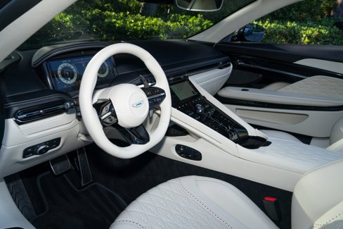 Used 2025 Aston Martin DB12 Convertible image 16