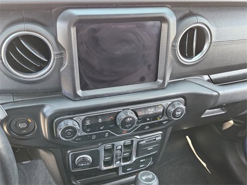 Used 2022 Jeep Wrangler Unlimited Sahara w/ Cold Weather Group image 23