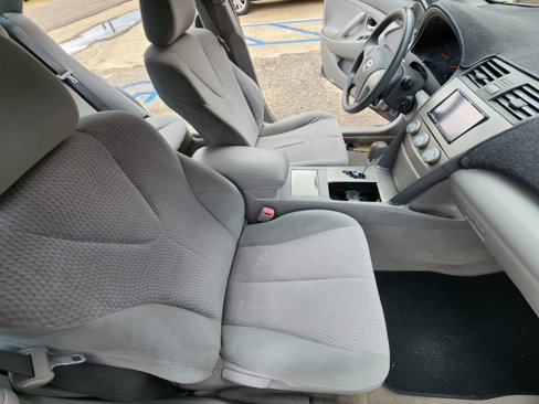 Used 2011 Toyota Camry LE image 11