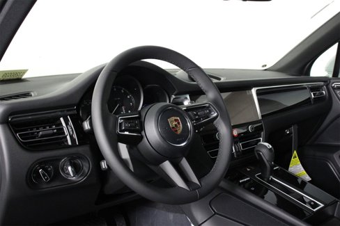 New 2026 Porsche Macan image 4
