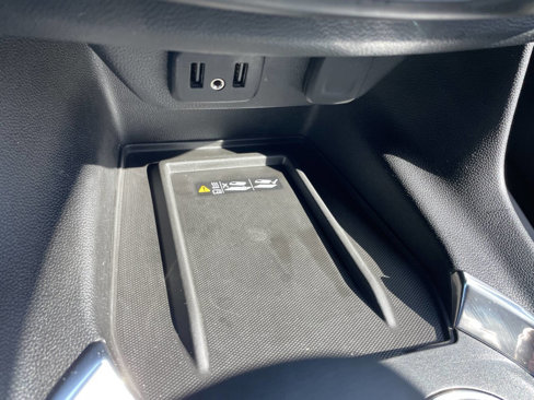 Used 2023 Chevrolet Traverse LT w/ Rear Camera Mirror Package image 26
