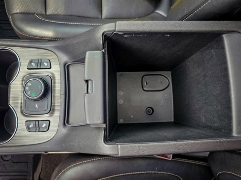 Used 2020 GMC Acadia SLT image 30