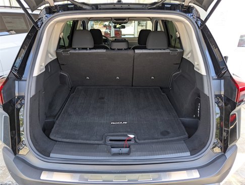 Used 2023 Nissan Rogue SV image 30