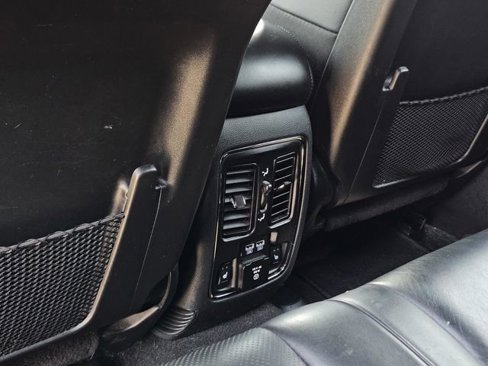 Used 2019 Jeep Grand Cherokee Limited w/ Luxury Group II image 32