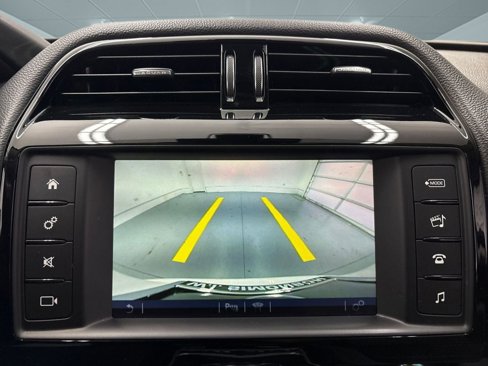 Used 2018 Jaguar F-PACE Premium image 29