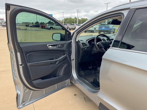 Used 2020 Ford Edge Titanium image 11