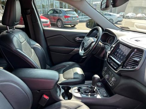Used 2019 Jeep Cherokee Limited image 25