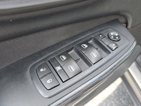 Used 2015 Jeep Cherokee Sport w/ Sport Appearance Group image 12