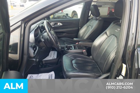 Used 2018 Chrysler Pacifica Touring-L w/ Premium Audio Group image 17