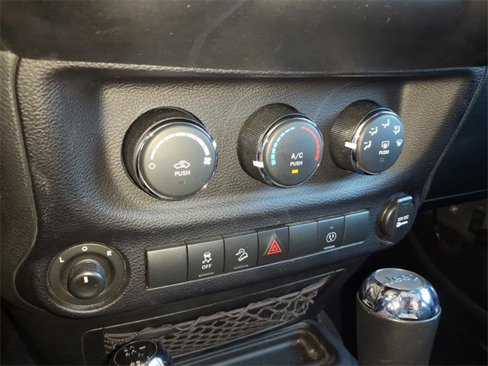 Used 2016 Jeep Wrangler Unlimited Sahara image 19