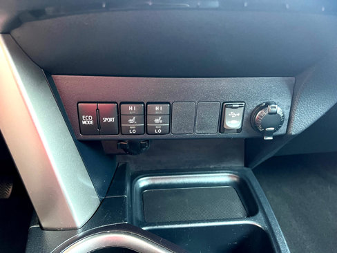Used 2018 Toyota RAV4 XLE Premium image 29