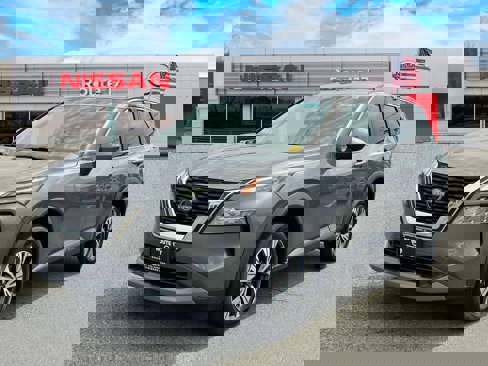 Used 2022 Nissan Rogue SV image 2