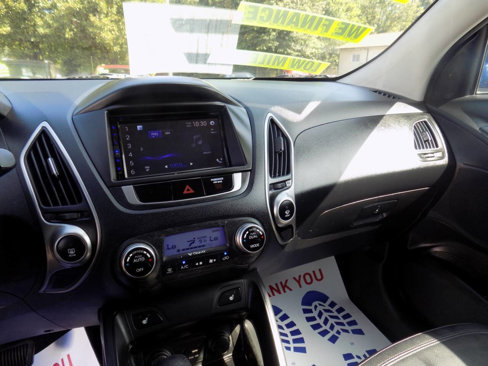 Used 2011 Hyundai Tucson Limited w/ Premium Pkg 3 image 18
