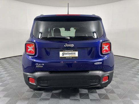 Used 2017 Jeep Renegade Latitude w/ Cold Weather Group image 4