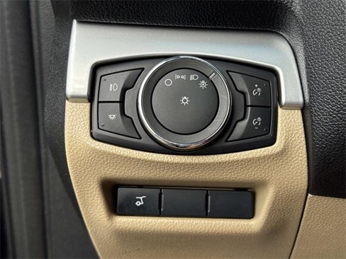 Used 2016 Ford Explorer XLT w/ Equipment Group 202A image 21