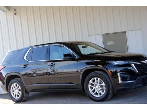 Used 2022 Chevrolet Traverse LS image 1