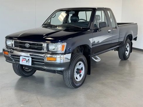 Used 1992 Toyota Pickup Deluxe image 3