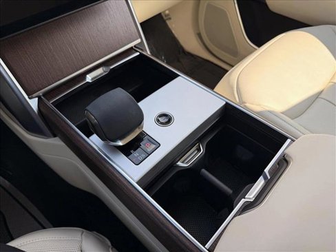 Used 2024 Land Rover Range Rover SE image 26