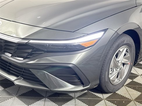 New 2025 Hyundai Elantra SE image 2