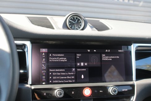 Certified 2024 Porsche Macan image 15