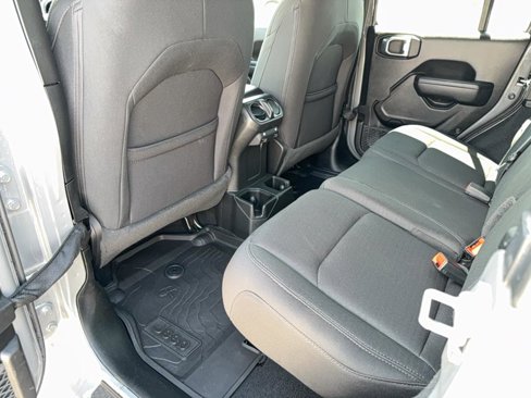 Used 2022 Jeep Wrangler Unlimited Sport image 26