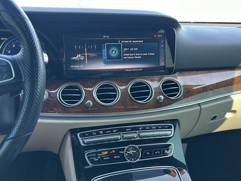 Used 2017 Mercedes-Benz E 300 4MATIC image 33