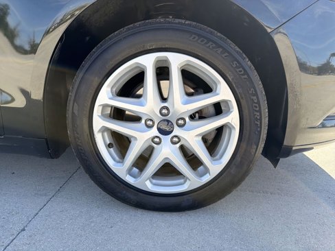 Used 2015 Ford Fusion SE image 10