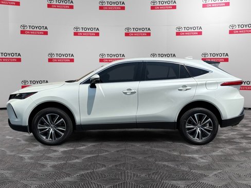 Certified 2022 Toyota Venza LE image 2