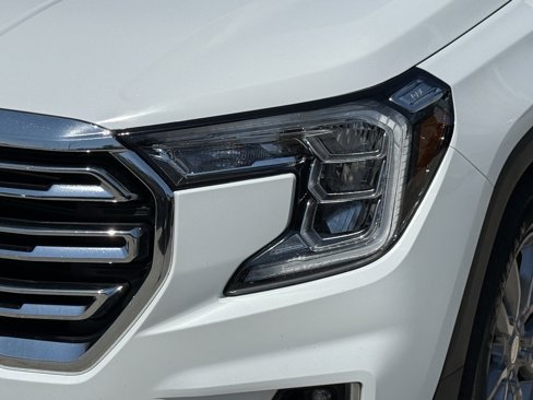 Used 2024 GMC Terrain SLT image 11