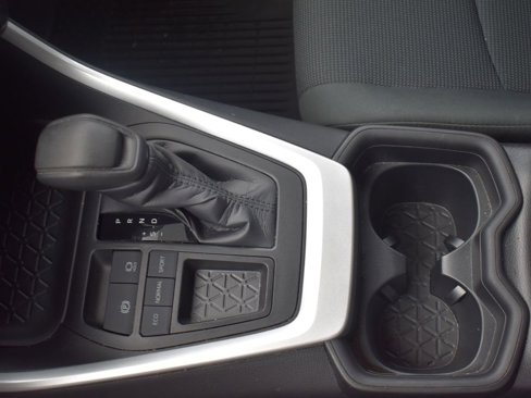 Used 2020 Toyota RAV4 LE image 13