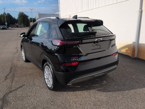 Used 2023 Chevrolet Bolt EUV LT w/ Comfort Package image 5