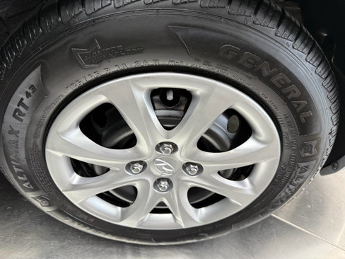 Used 2013 Hyundai Accent GLS image 22