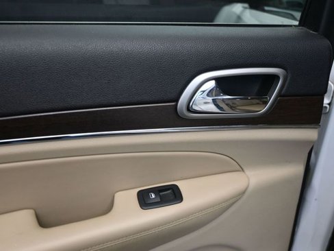 Used 2018 Jeep Grand Cherokee Limited image 12