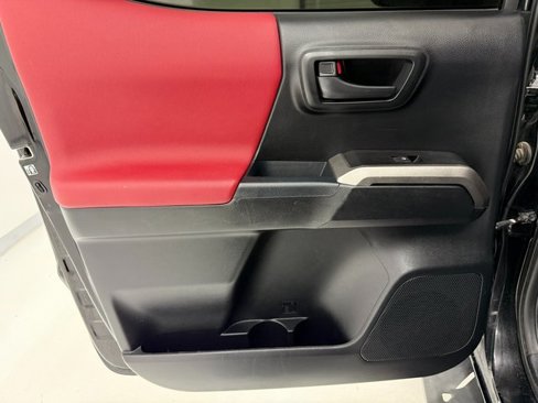 Used 2017 Toyota Tacoma SR5 image 34