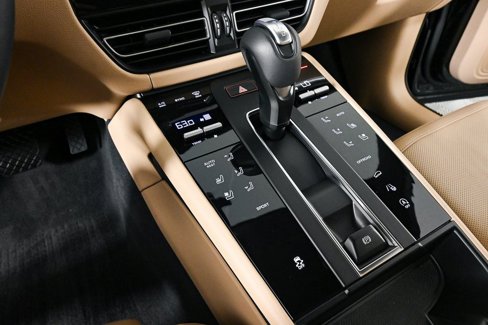 Used 2025 Porsche Macan image 19
