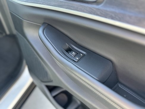 Used 2023 Jeep Grand Cherokee Limited image 33
