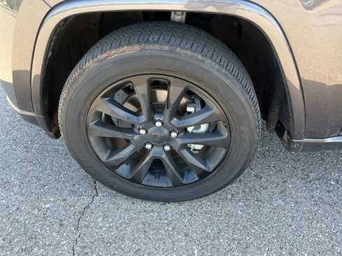 Used 2021 Jeep Grand Cherokee Laredo X image 9