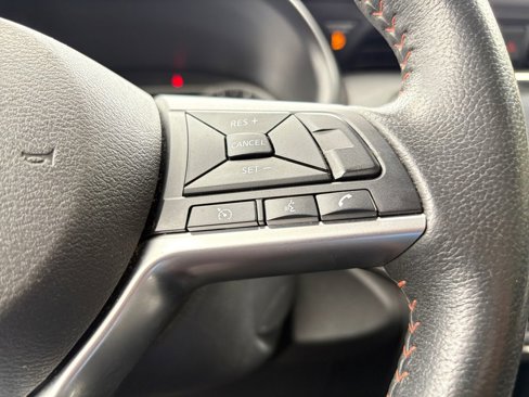 Used 2020 Nissan Kicks SR image 14