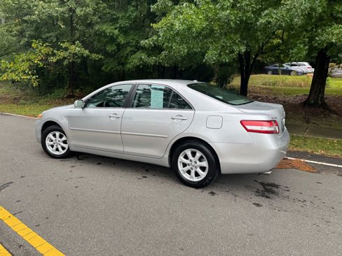 Used 2010 Toyota Camry LE image 11