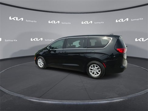 Used 2017 Chrysler Pacifica LX image 14