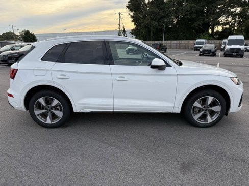Used 2024 Audi Q5 2.0T Premium w/ Convenience Package image 6
