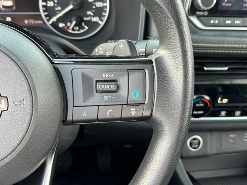 Used 2023 Nissan Rogue SV image 40