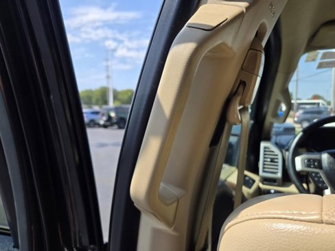 Used 2015 Ford F150 Lariat w/ Equipment Group 502A Luxury image 32