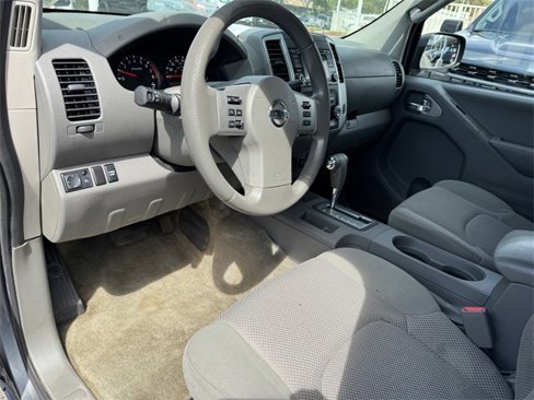 Used 2016 Nissan Frontier SV image 11