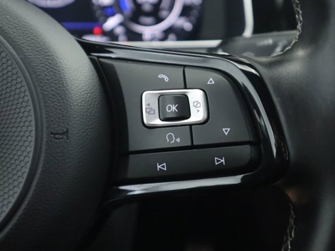 Used 2018 Volkswagen Golf R 4-Door image 12