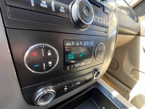 Used 2011 Chevrolet Suburban LT w/ Luxury Package image 24