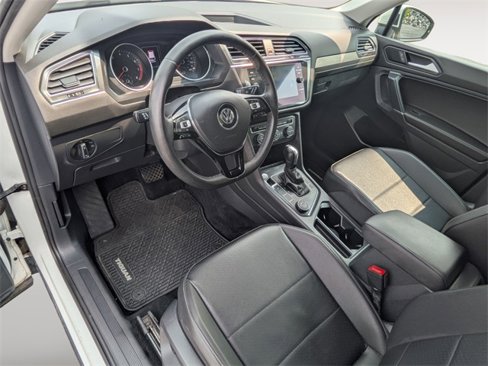 Used 2020 Volkswagen Tiguan SE image 11